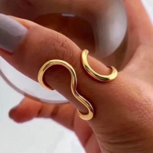 ✨ Modern Wave Gold Ring ✨ - Picture 1 of 1